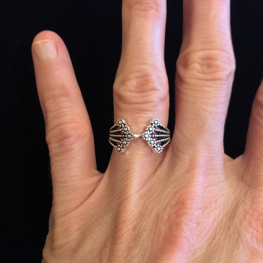 Elegant Silver Women's Ring - Picture 3 of 8
